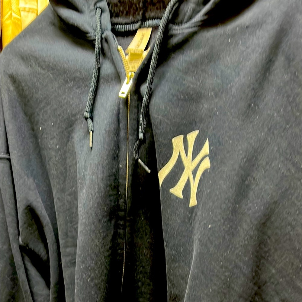 Tommy Bahama New York Yankees Sweat shirt like new